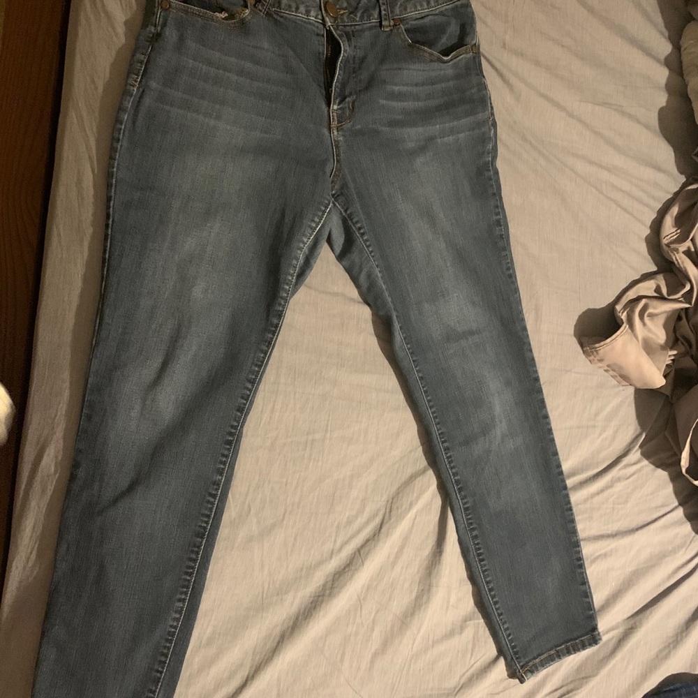 1822 Mid rise skinny jeans.